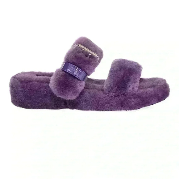 UGG Shoes - UGG
Fuzz Yeah Sheepskin Slides